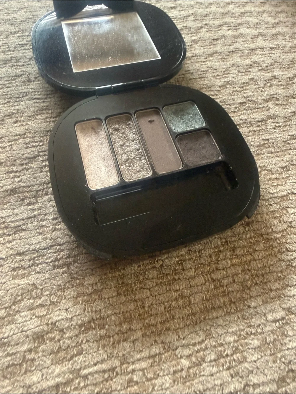 MAC cosmetics Fabulousness / Neutral Eye Palette ( holiday collection)